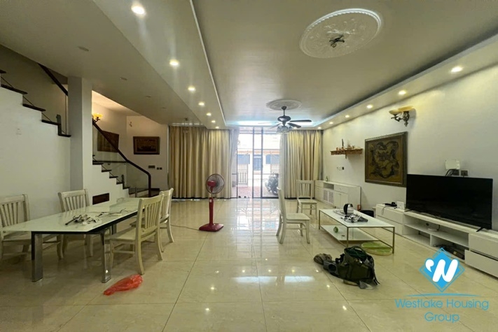 Beautiful house with 4 bedrooms for rent in Dang Thai Mai, near the lake .